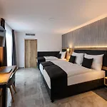 Triska 4*